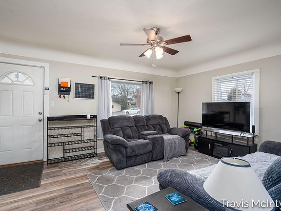 4th image of 3521 Marine St SW