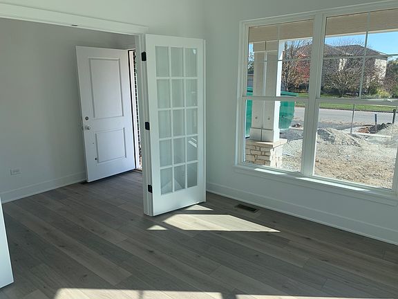 5th image of 3715 Tall Grass Dr