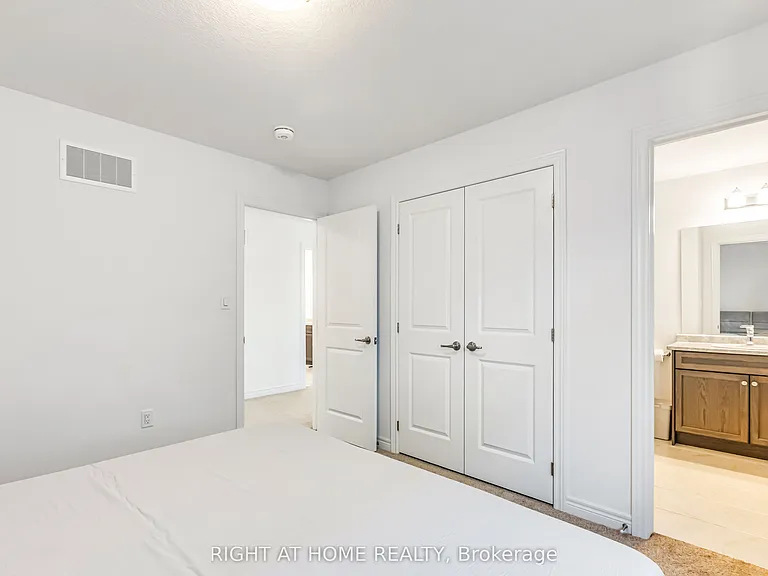 330 Gillespie Dr — Photo 36