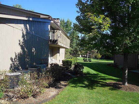 3rd image of 29W440 Emerald Green Dr #25-B