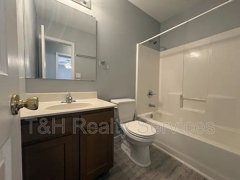 409 W Washington St — Photo 14