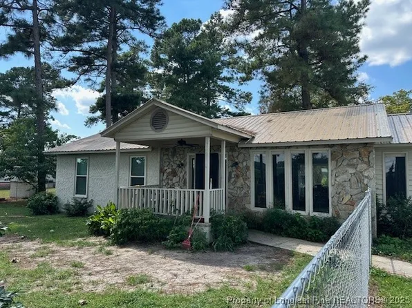 997 Balfour Rd, Red Springs, NC 28377