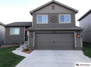 9011 Hanover St, Omaha, NE 68122