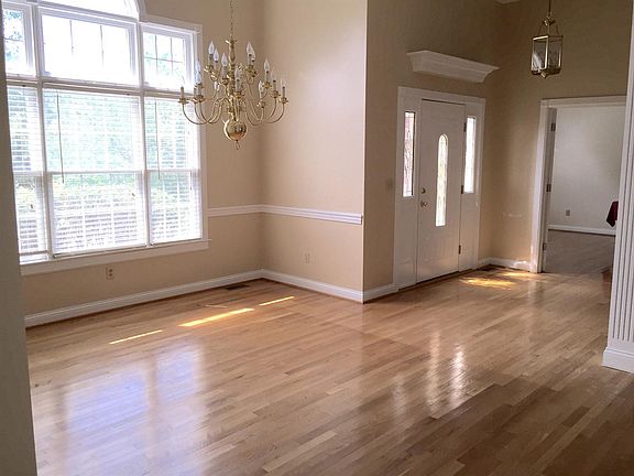 3rd image of 100 Brookview Dr