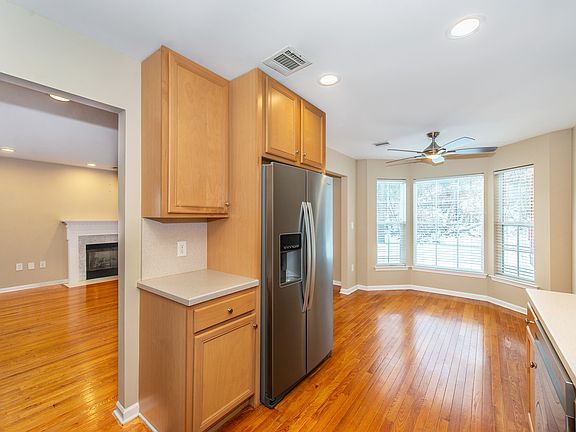 3rd image of 2 Meadow Lakes Dr #1