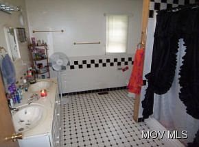 5th image of 2313 Cypress St