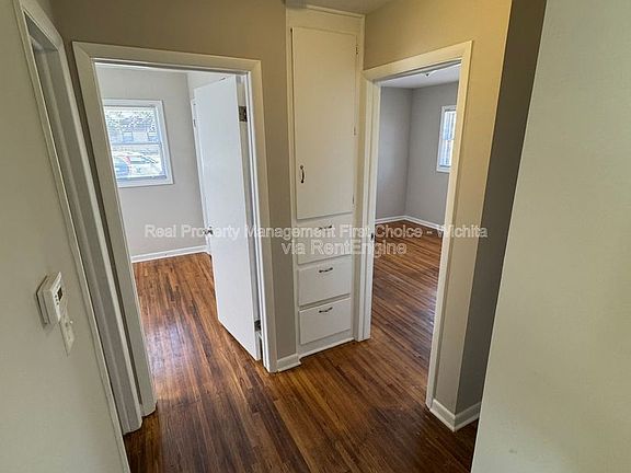 4th image of 1632 S Mission Rd