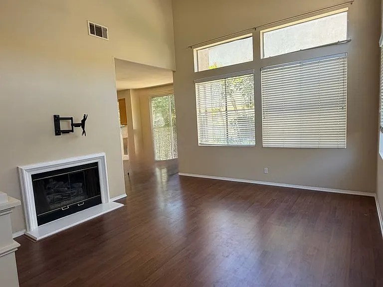 57 Del Ventura — Photo 4