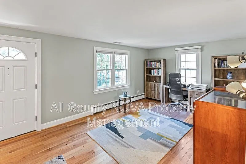4 bed, 2.0 bath, 1983 sqft, $4,100 — Photo 4
