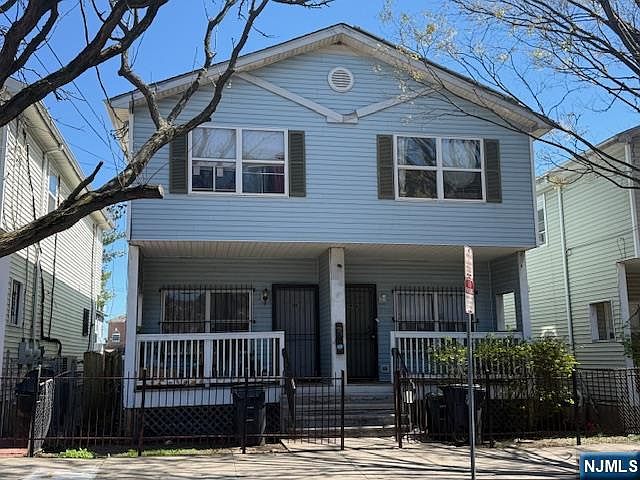 1st image of 290 Bergen St