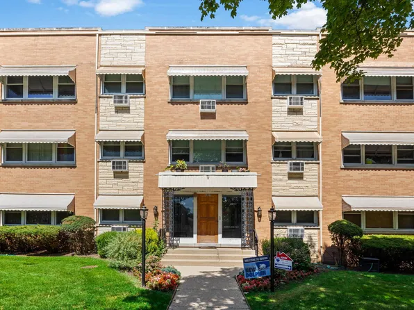4820 Conrad Ave #104, Skokie, IL 60077