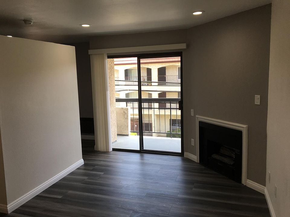1st image of 1600 1/2 W Carson St #203