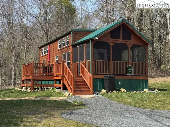 16226 Highlands Parkway, Whitetop, VA 24292