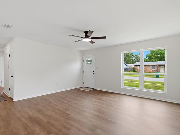 4th image of 1108 Green Tree Ct