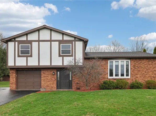 2935 Glenda Dr, New Castle, PA 16101