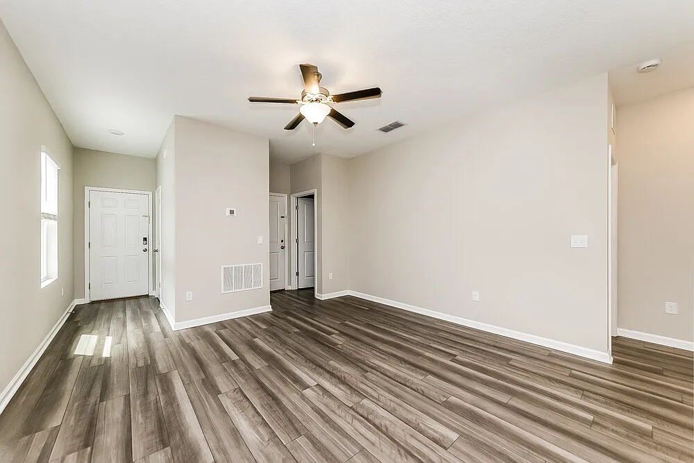 3 bed, 2.0 bath, 1412 sqft, $1,930 — Photo 3
