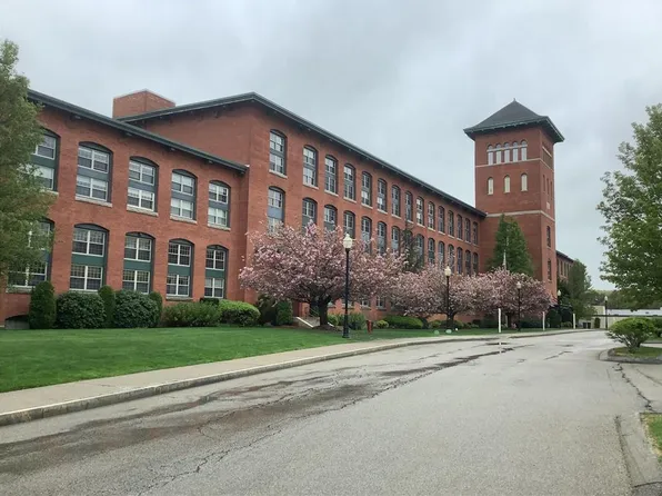 1 Tupperware Dr Unit 214, North Smithfield, RI 02896