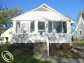 5620 Hipp St photo 1