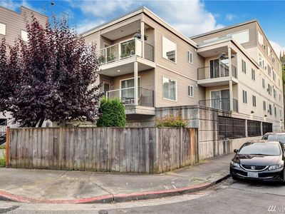 559 McGraw St APT 105, Seattle, WA, 98109