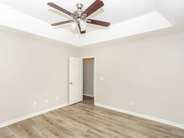 14219 Riding Hill Ave — Photo 9