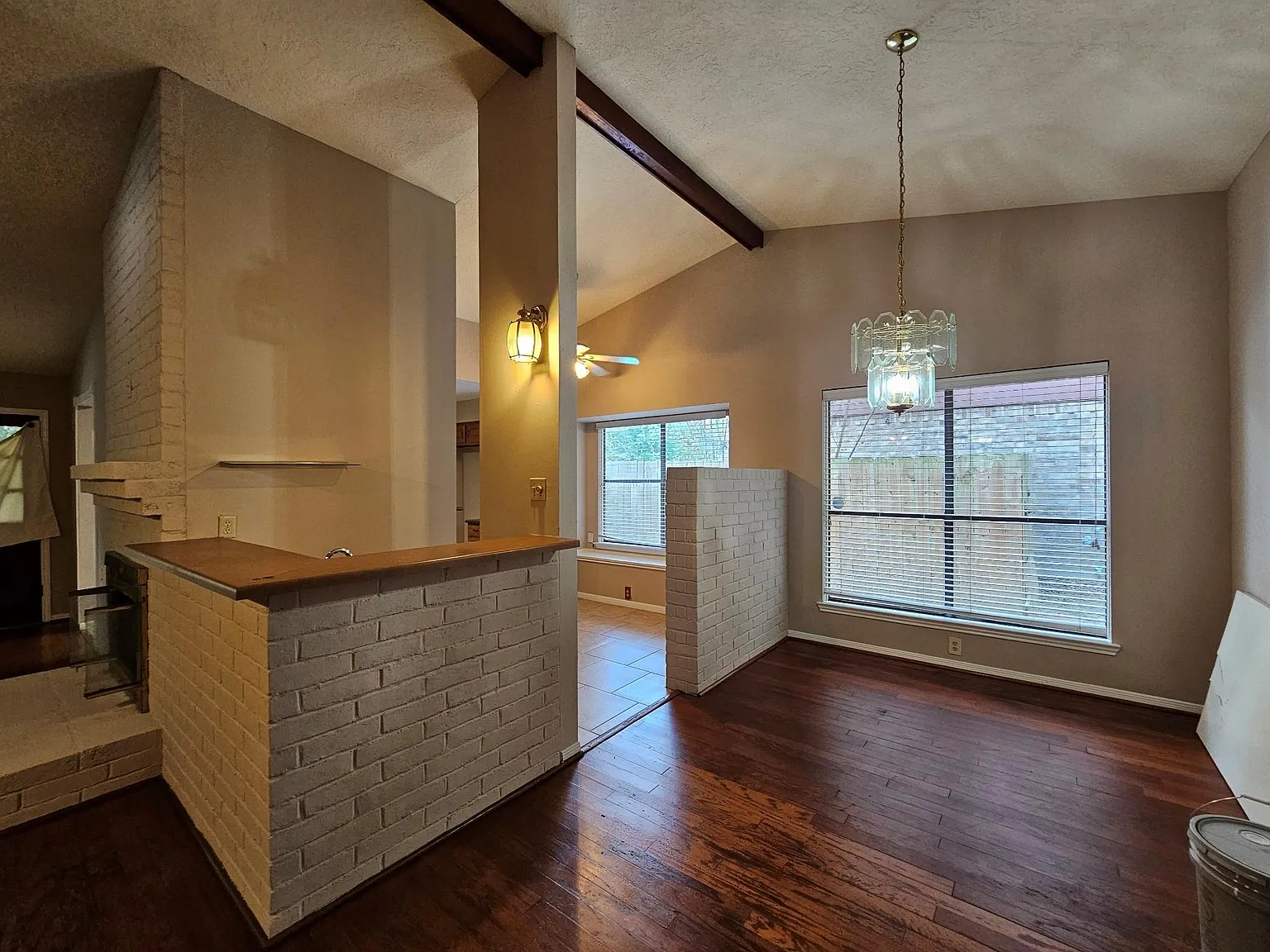 3 bed, 2.0 bath, 1810 sqft, $1,850 — Photo 4