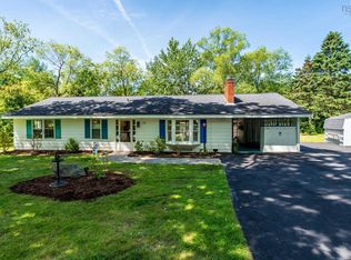 87 Prince St, Chester, NS B0J 1J0