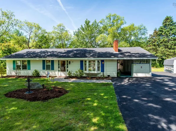 87 Prince St, Chester, NS B0J 1J0