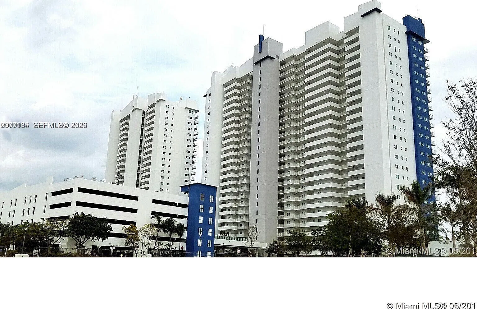 151 At Biscayne — Photo 2