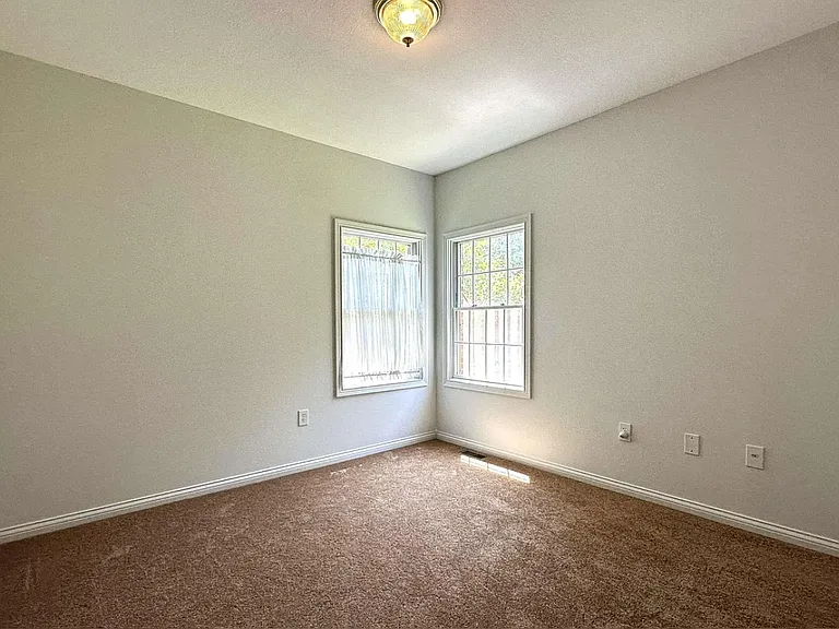 3802 E Regents Cir — Photo 18