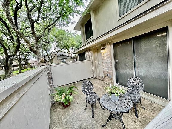 3rd image of 2711 Grants Lake Blvd APT 102