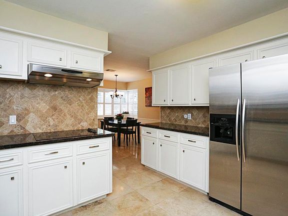 4th image of 302 Southchester Ln