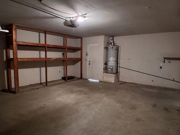 2068 W Magill Ave — Photo 15
