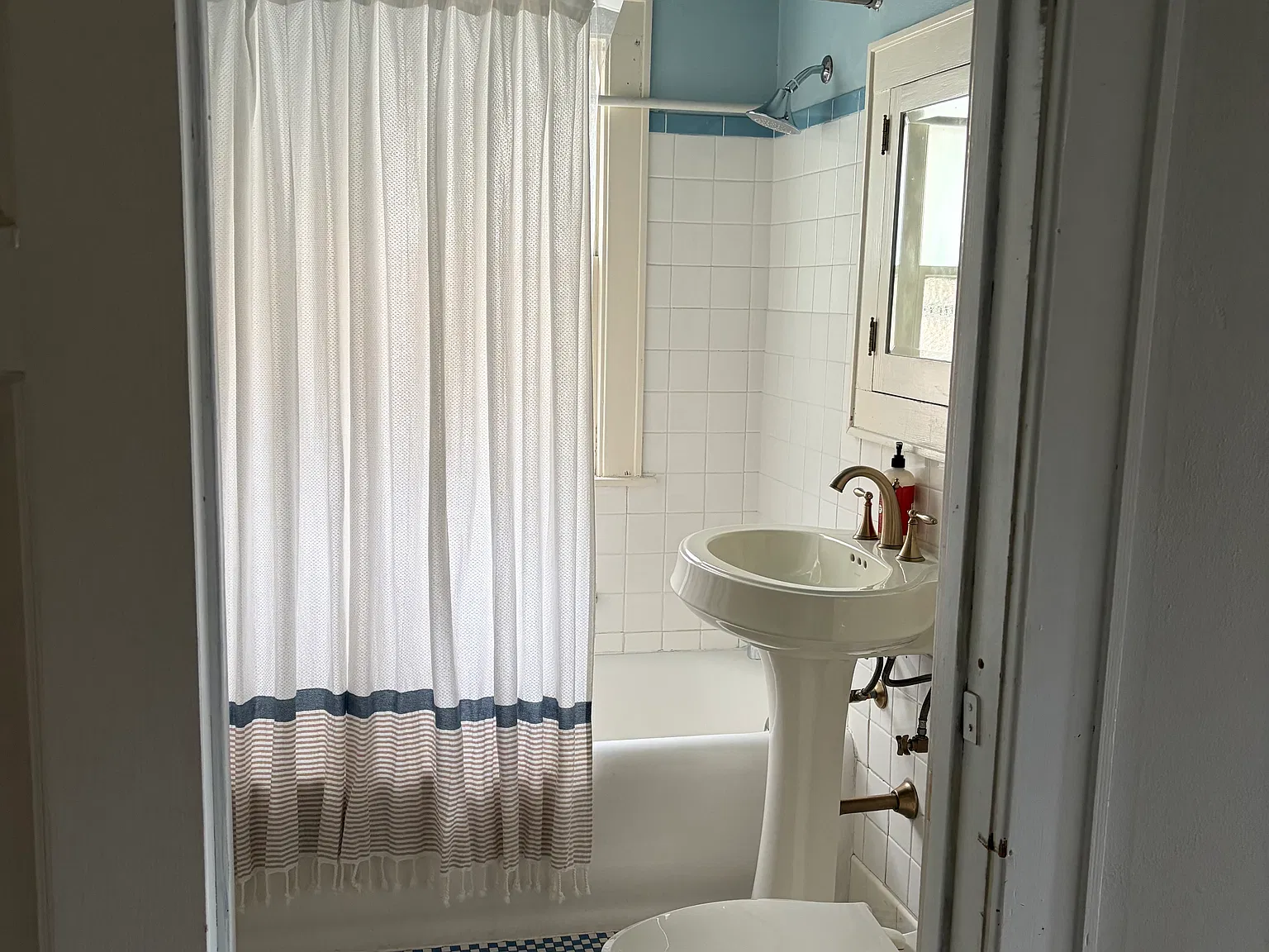 2 bed, 1800 sqft, $2,150 — Photo 4