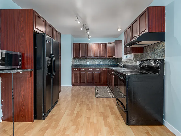 2129 Fitzgerald Ave — Photo 19