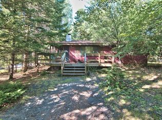 6137 Lakeview Dr, Pocono Pines, PA