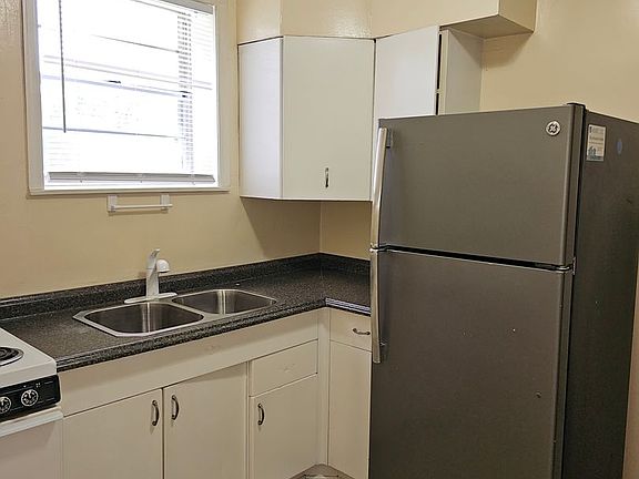 5th image of 1525 E 9th St #L1-b3