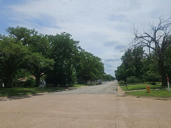 4th image of 1102 N Jefferson Ave