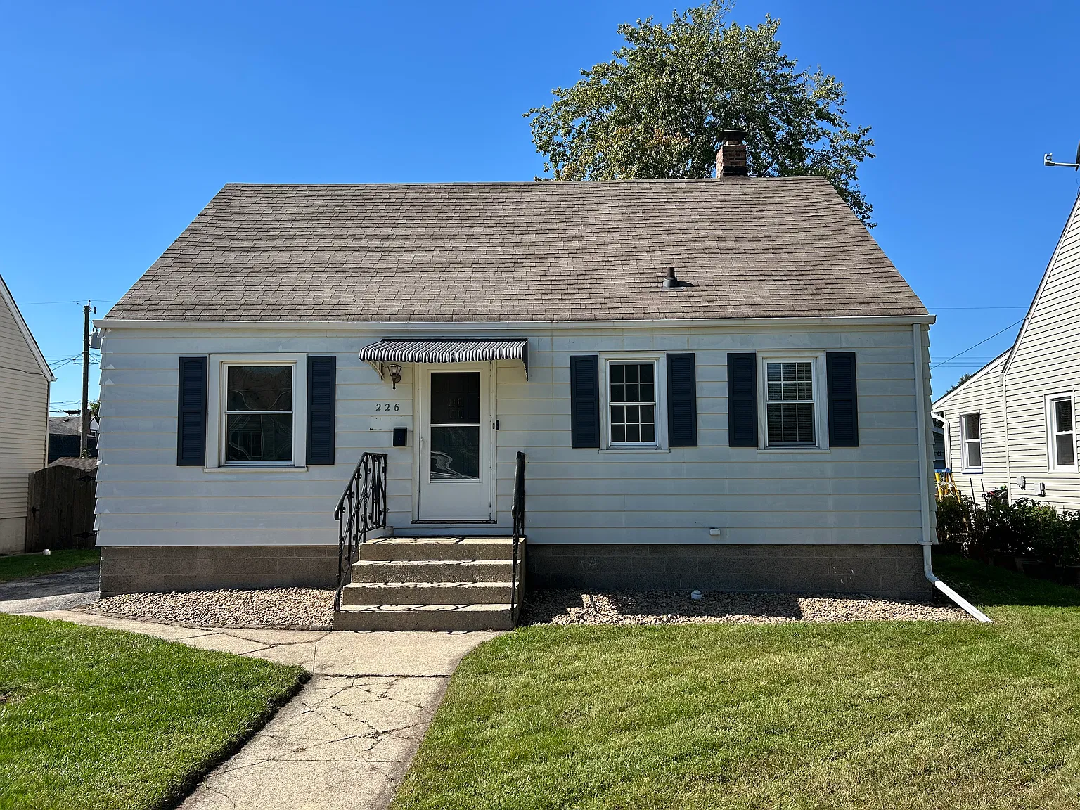 3 bed, 1000 sqft, $2,100 — Photo 2