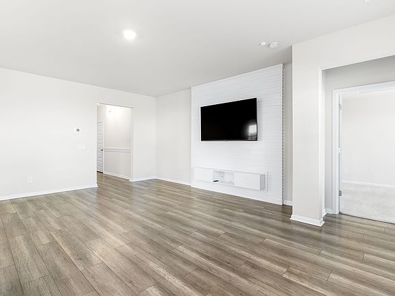 5th image of 222 Woodland Oak Way