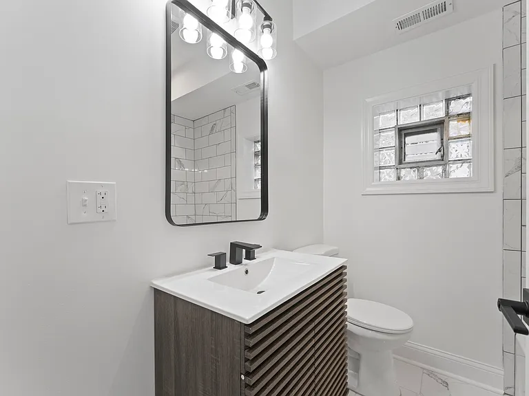 W Cornelia Ave — Photo 17