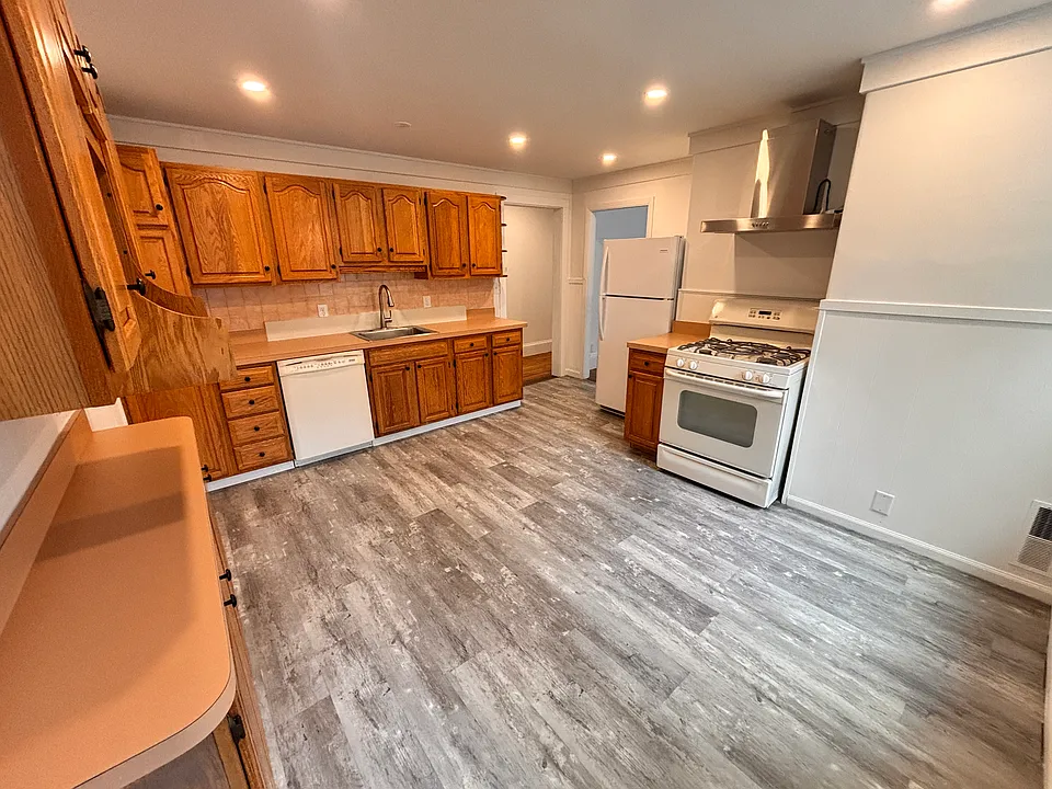 10 Stickney Ave #3