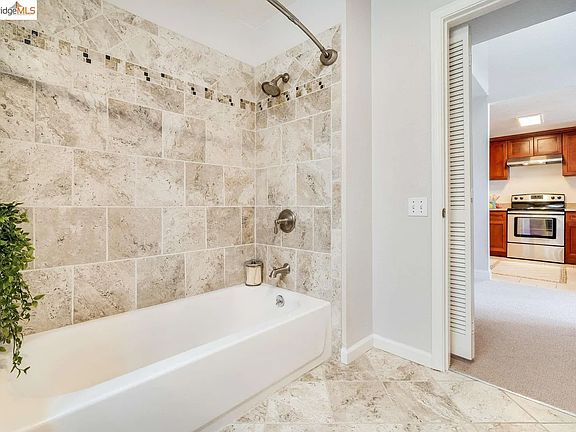 5th image of 555 10th St APT 405