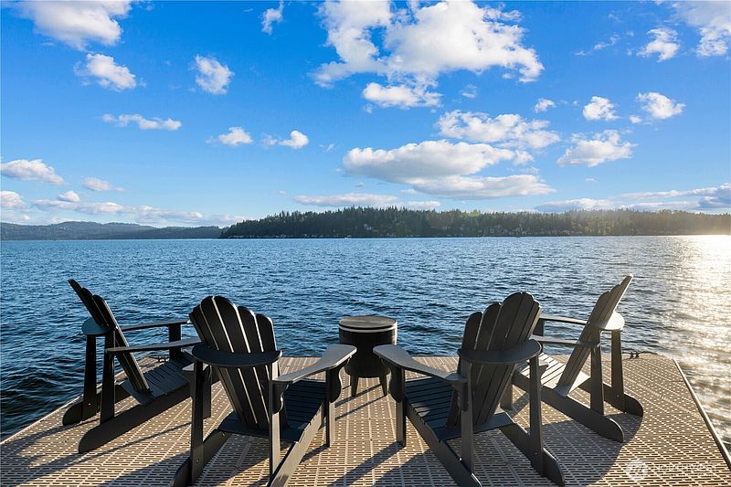 2nd image of 2825 E Lake Sammamish Parkway NE