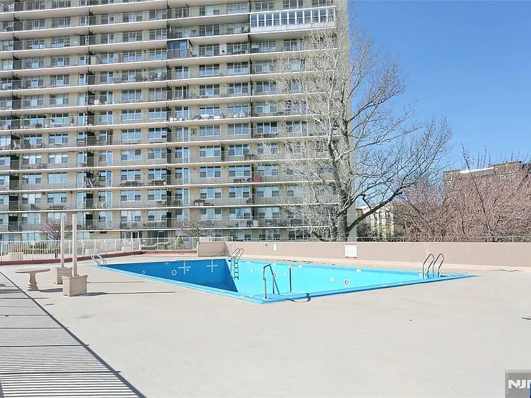 6040 Boulevard East #21J — Photo 1