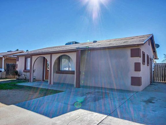 3rd image of 8013 W Minnezona Ave
