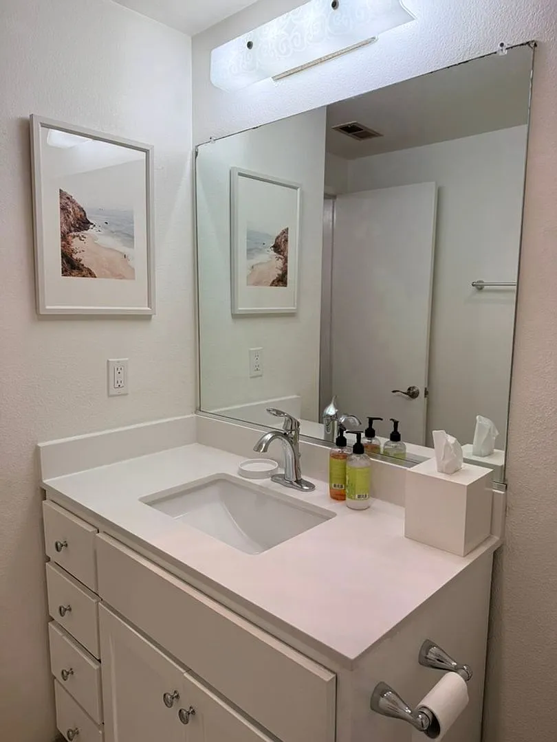 2 Bedroom & 1 & 1/2 bathrooms — Photo 4