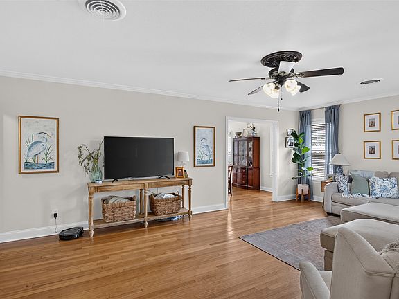 4th image of 174 Atlantic Ave