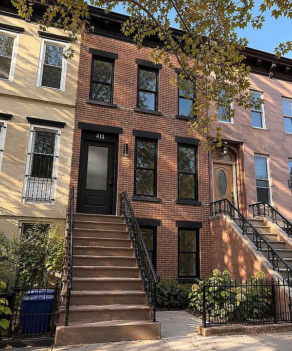 1st image of 411 Monroe St