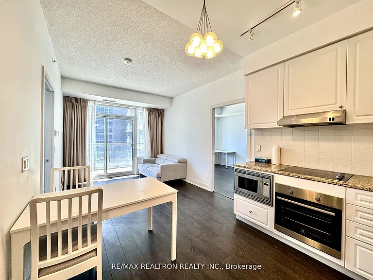 7 Kenaston Gdns #329 — Photo 13