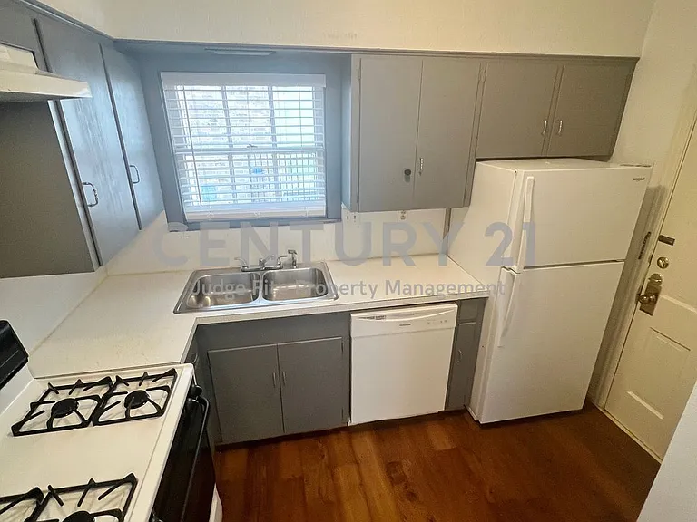 6904 Westchester Dr #4 — Photo 6